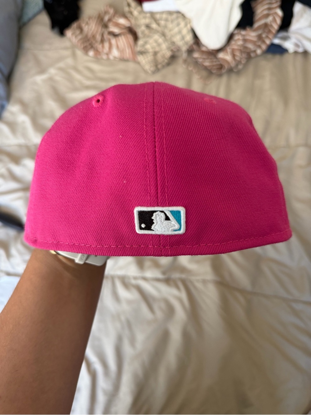 New Era Los Angeles Fitted Hat in Hot Pink with White LA Logo - Picture 3 of 5